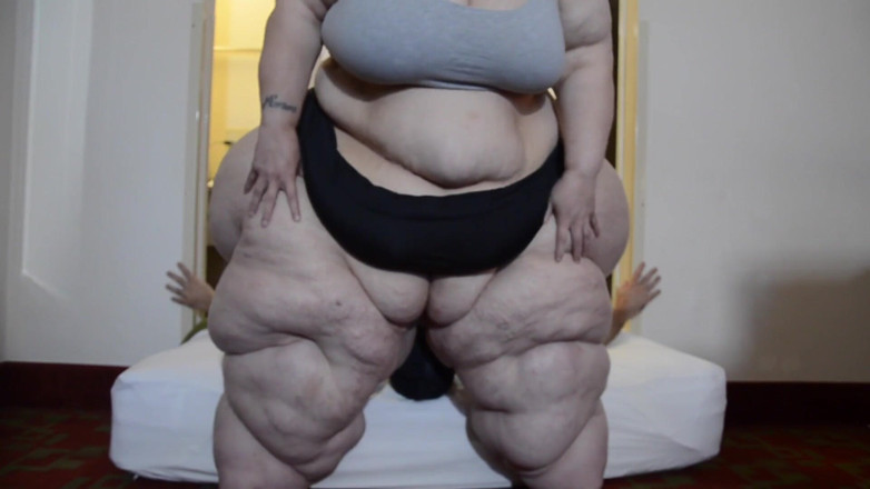 Full Weight Productions: Il materasso di una squadra tag cade con Bobbi Jo...