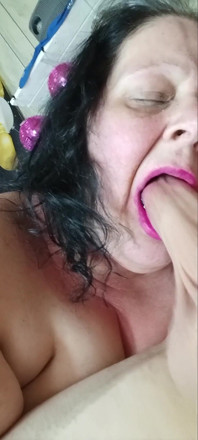 フェラチオ女王の足を振る猿轡