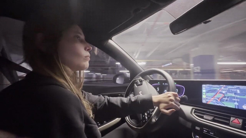 scarlettandc: Twee lesbiennes hebben seks in de auto