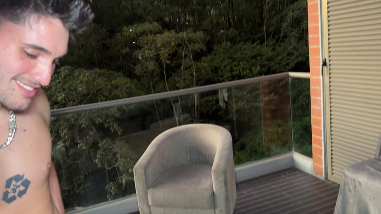 Papi Rodriguez: Ona, Aby Nás Viděla Nahé, Skončíme Ji Na Balkoně