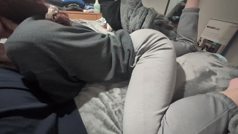 Mimiandevan: Jugando Con Los Pies De La Esposa Durante Mamada POV