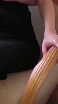 De schoonheid van een volwassen vrouw. een kant van haar die maar enkelen ooit te zien krijgen.