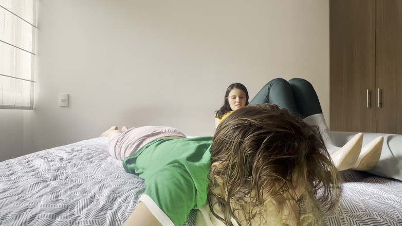 scarlettandc: Saya sukakan dia menghancurkan saya, jadi saya boleh merasakan tumit...