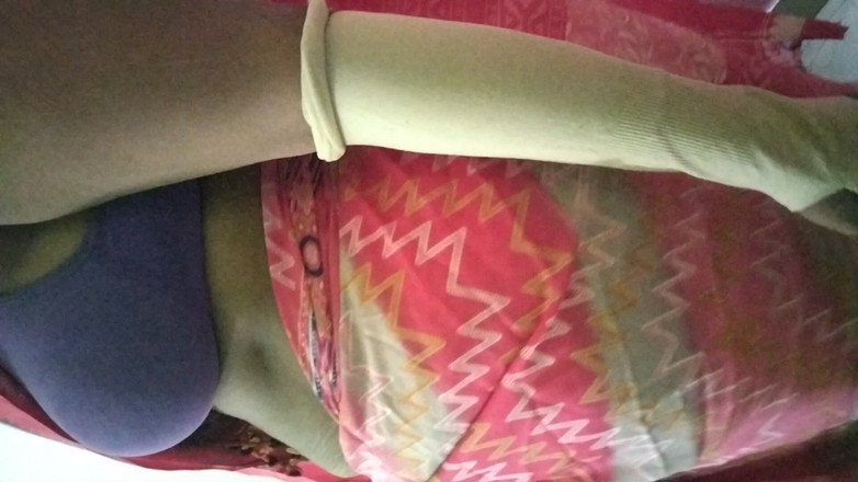 Tamil lesbian: 人妻裙子和穿着热辣的纱丽服