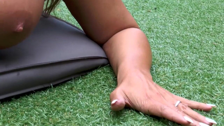 Deutschland porn: Hình phạt hậu môn khổng lồ vì Suzy gợi cảm