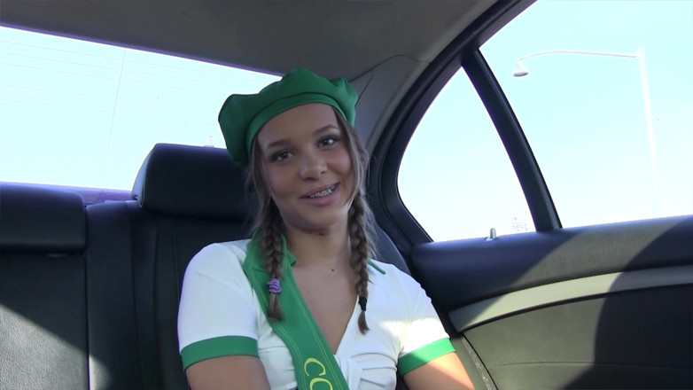 Hefburg: 18-jarige girlscout praten vies en nemen een lul