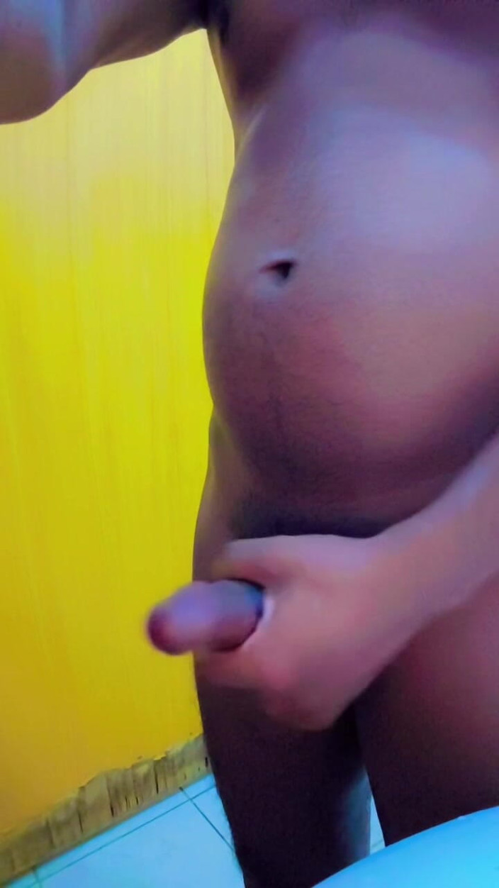 mehedi123Bow: Vibrasi solo cewek sange ini lagi asik muasin memeknya sendirian...