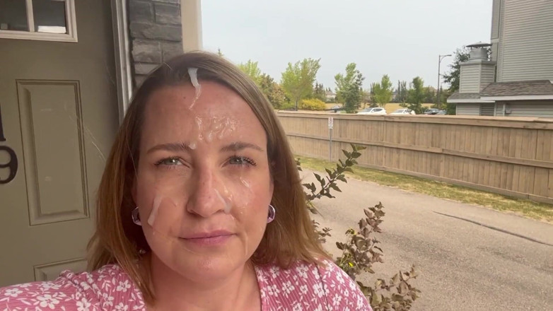 Avril Showers: Gospodină în rochie soare ejaculează la plimbare după muie cu ejaculare...