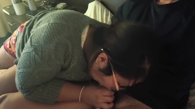 Moo DBOXXX: 이 싱글 새엄마는 모든 희생을 치르더라도 내 정액을 꺼내고 싶어, 그녀는 창녀야