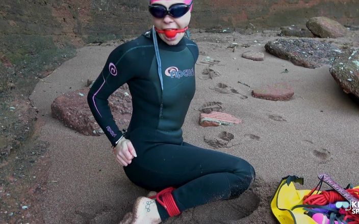 UKCuteGirl: Wetsuit, Waves and Kink: a inesperada aventura de escravidão de...