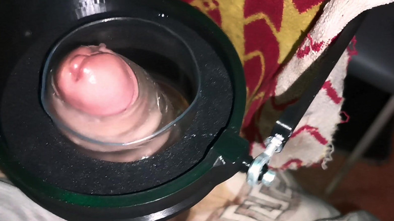 SEXY_GUYBEST: Een aftrekrobot test het uithoudingsvermogen van een grote penis.