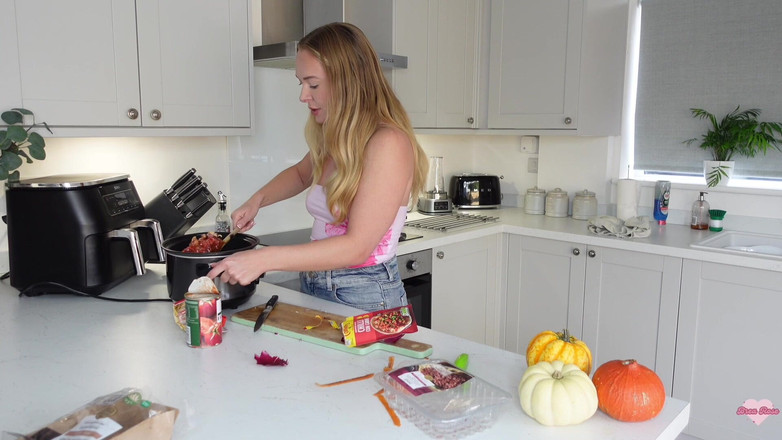 Brea Rose: Cocinando con madrastra video gratis