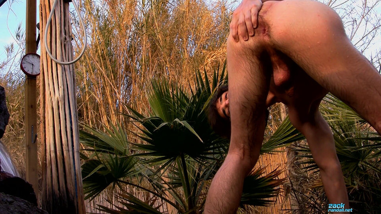 Zack Randall: Menyejukkan dengan zakarnya yang belum dipotong