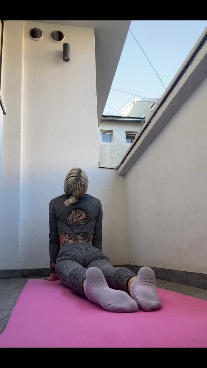 Rany Thompson: Peregangan sedikit sebelum memulai streaming