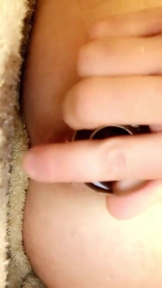 Bottomfemboi: Sumbat punggung saya dengan palam. Sedap