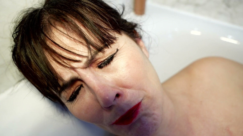 Montse Swinger: Entspannendes Bad mit meinem Stiller