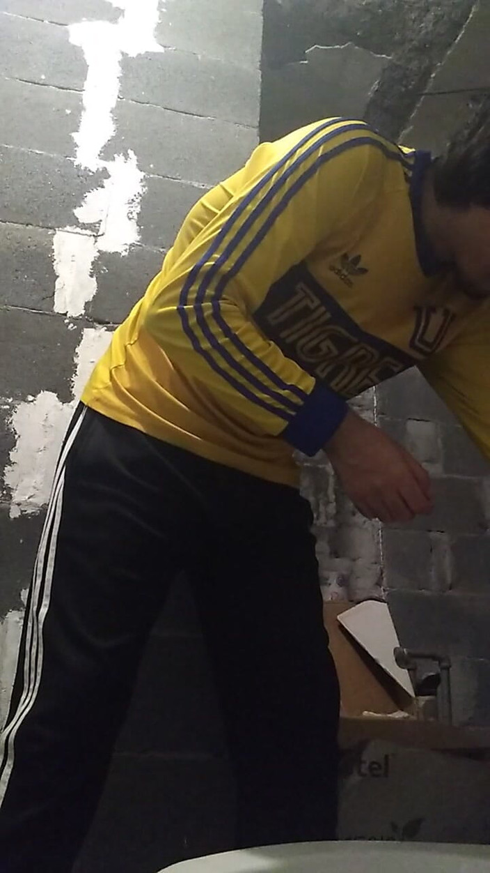 AlexAlejandro13: Een Meada in het toilet