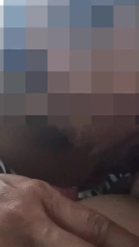 그는 심지어 그가 내 의지에 반하여 모든 것을 삼켜야했다 사정하려고 나에게 경고하지 않았다