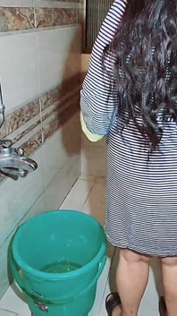 Müslüman tombul tombul götlü evli kadın banyo yaparken kameraya yakalandı