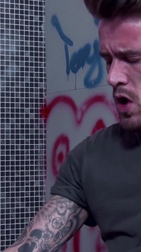 Leyla Morgan & Luke HotrodH lavatory fucking