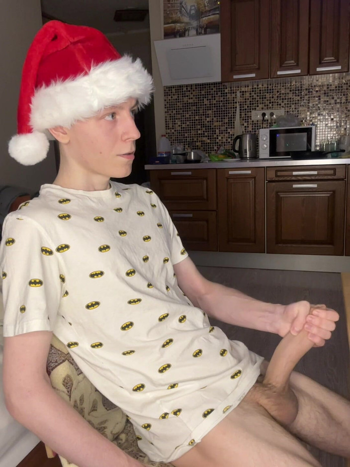 Morflot24: 淫荡的单人表演用精液淹没 twink abs