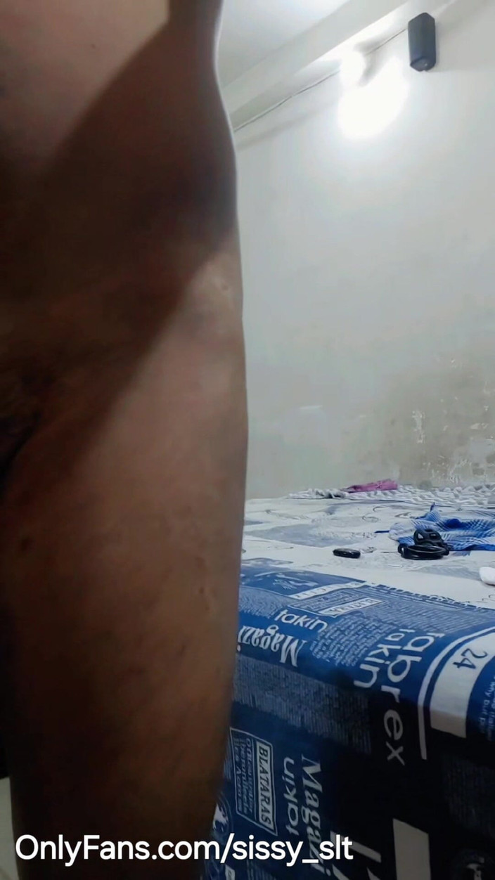 Sissy Slut Simran: Travesti caliente y sexy muestra su cuerpo desnudo con curvas