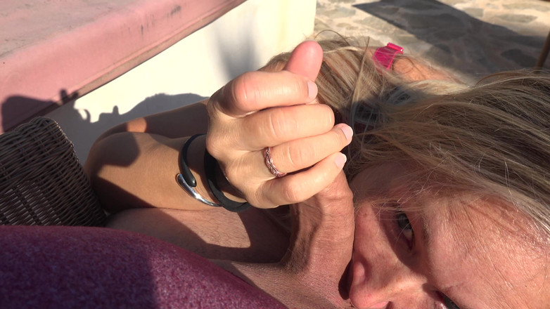 German amateur - 100% German hardcore videos: Tjock blond milf tillåter inte en enda droppe sperma att...