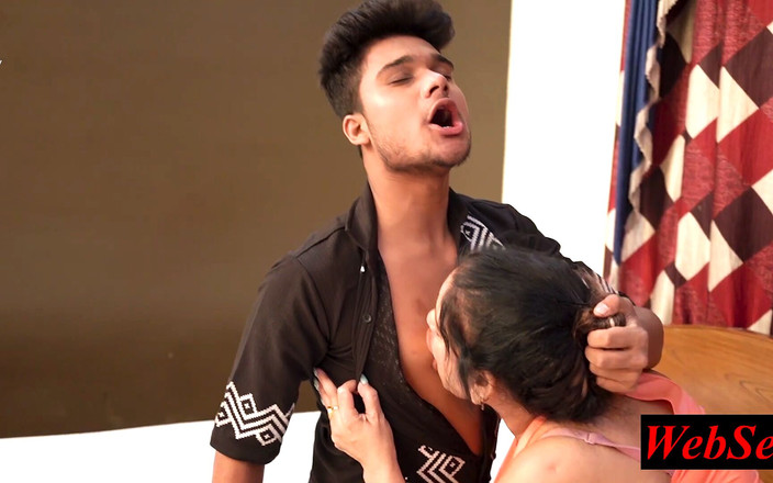 WebSex Premium: Krásná tetička mě učí, jak šukat! Indická tetička Sex