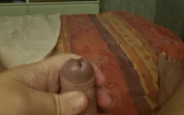 Pellefnatt: Meu amigo adora brincar com seu pau quando eu assisto.