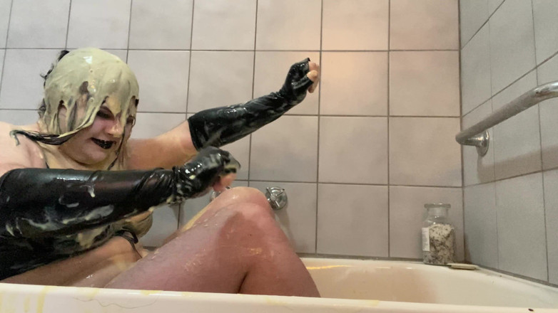 BunnieGoth27: Couvert de custard