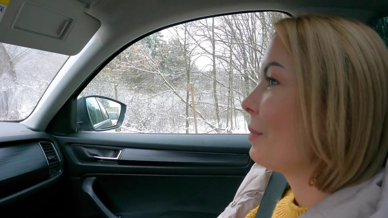 BarbaraXO: Mamada arriesgada en el coche con mi sexy asociada de...