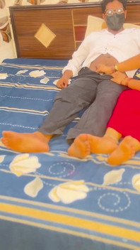 Une femme indienne sexy aux yeux bandés baise dans la cuisine avec son mari, baise hardcore en hindi