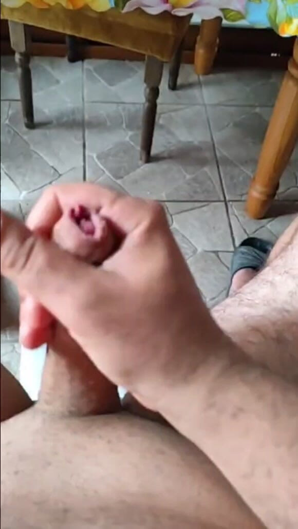 Z Z BG: Macho se masturbando em casa sozinho