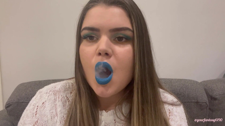 Your fantasy studio: Jugar con humo con lápiz labial azul claro