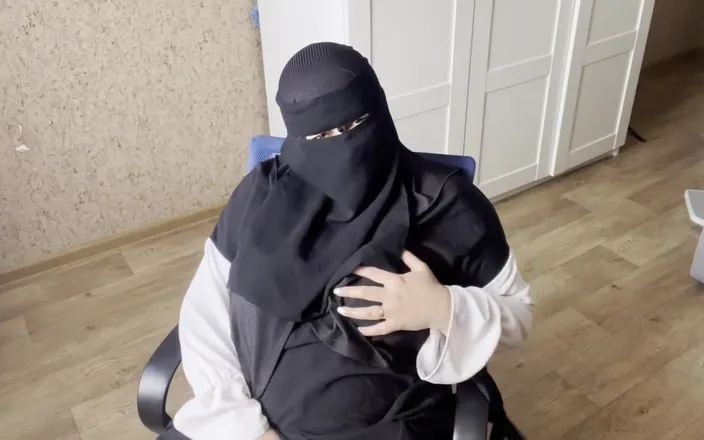 Lux Eva: Muslim Woman Masturbates in Hijab