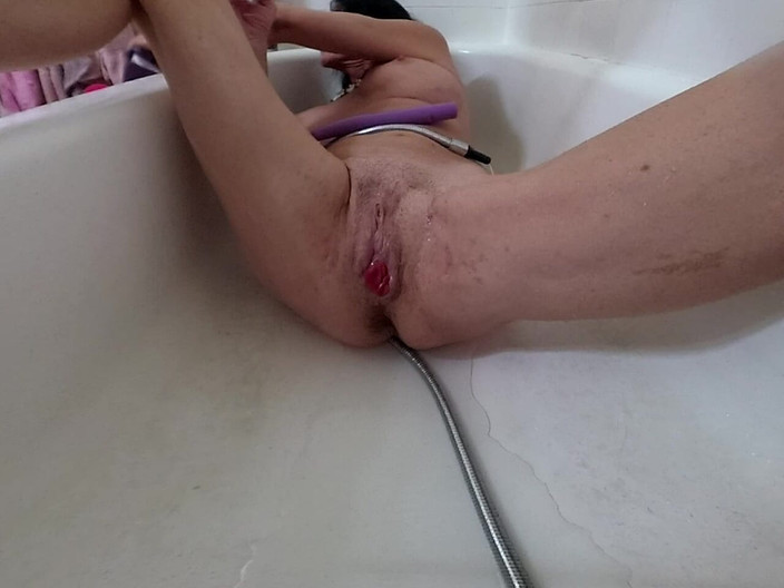 Lizzy Yum VR: Liz Young VR 2025 Mainan Seks Mandi Dilate 23