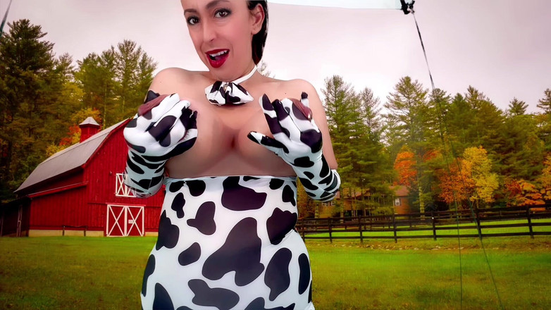 VeeVee Vixen: The Milky Hucow