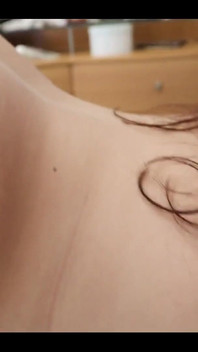 Kočička se předvádí se svou kočička