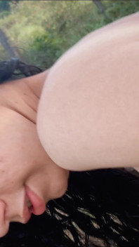 Ho dato il culo al mio migliore amico nella fattoria all'aperto