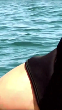 Christine alexis bekommt das sperma aus ihr auf einem floß im meer gefickt