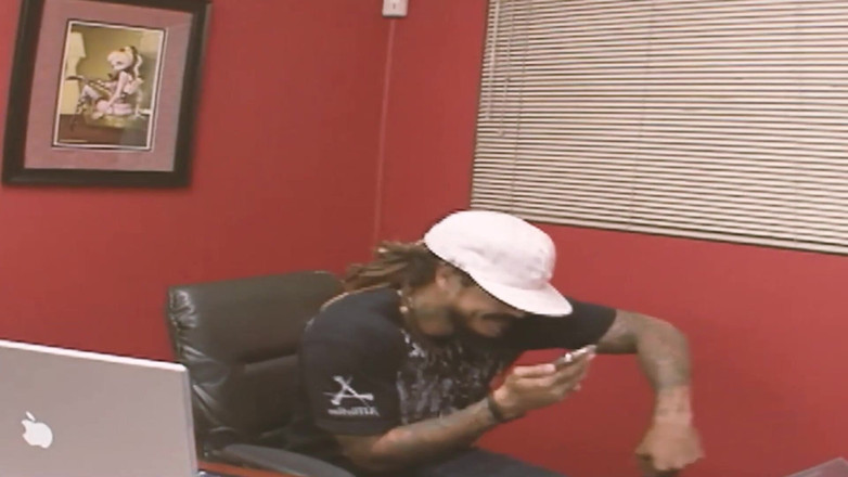 The Window of Sex: 発情期のレズビアン シーン3:二人のレズビアンのミルフがストラップオンでお互いのアソコを犯す