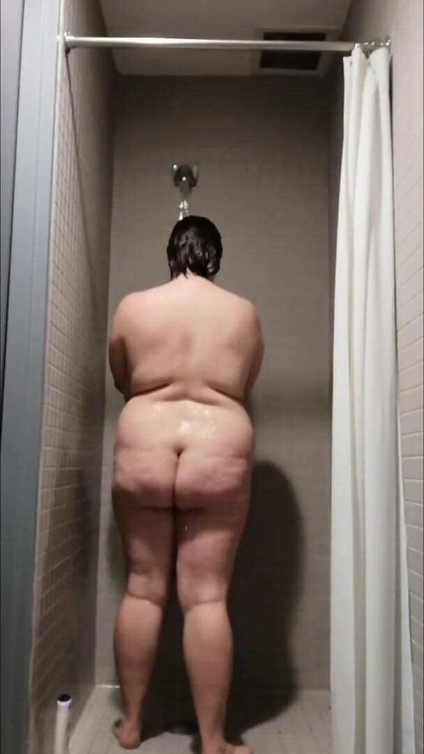 Melonie Kares: Sudsy boobs in shower at work