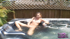 Dream Girls: Holí si kundičku a hubené koupele