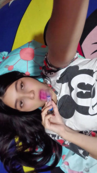 This Young Colombian Girl Gets Every Last Drop of Milk Out