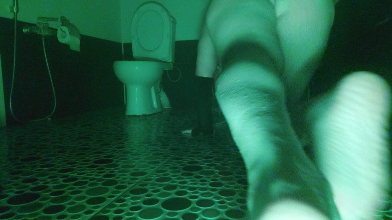 Kitty_Cross: Badezimmer-hintern femboy unter der heißen dusche genießt ihren eigenen körper