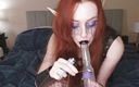 Dahlia Wolf: Elf gotică fumează