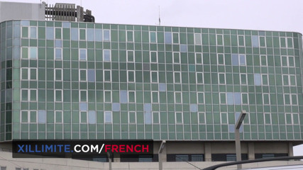 French girls at work: Сексуальна секретарка отримує трах на її столі від лікаря