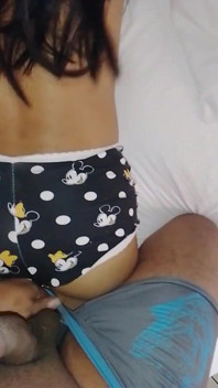 我让我苗条的继妹火辣并渴望鸡巴