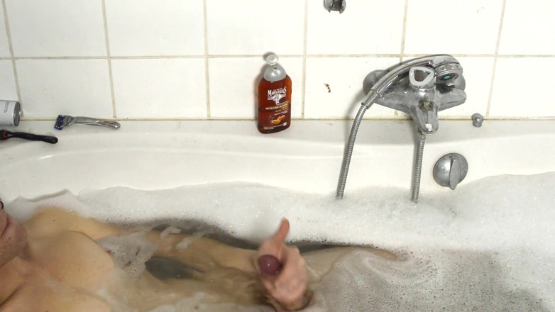 Sara B: Sega nella vasca da bagno