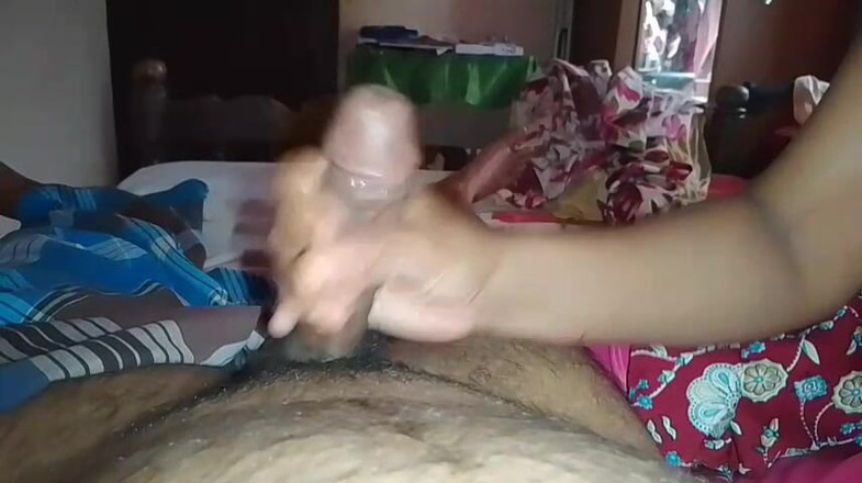 LEGSCOUPLE12: Malayali Sneha saje penis svého manžela do pusy a udělá...
